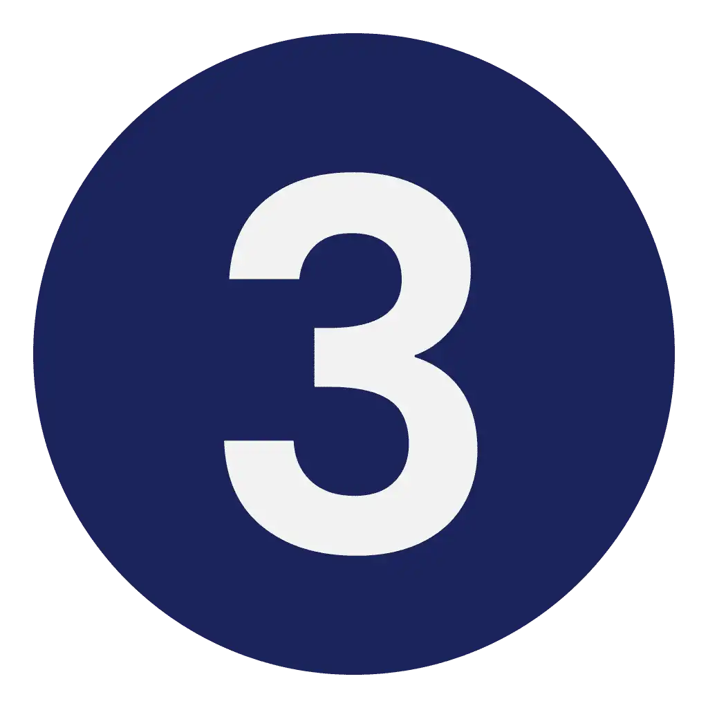 Icono con el número 3 en blanco sobre círculo azul marino que representa el paso o pilar 3 de la estrategia corporativa.